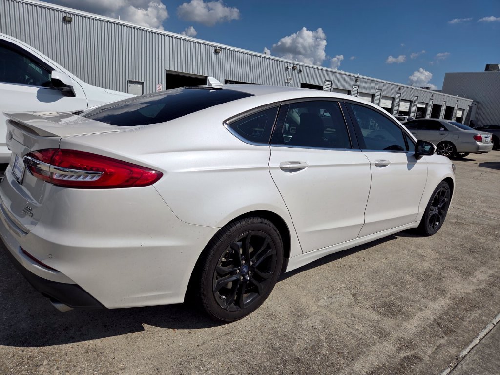 Used 2019 Ford Fusion SE w/ Equipment Group 151A FWD image 4