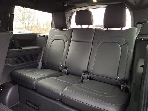 Used 2024 Land Rover Defender 130 X-Dynamic SE image 12