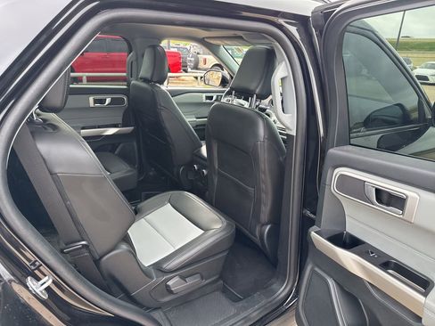 Used 2023 Ford Explorer XLT w/ Equipment Group 202A image 12