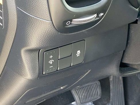 Used 2018 Kia Soul + FWD image 28