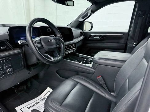 Used 2025 Chevrolet Suburban Z71 AWD/4WD image 18