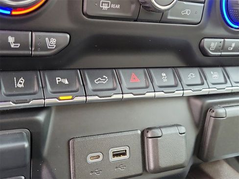 Used 2021 Chevrolet Silverado 2500 LTZ w/ LTZ Premium Package image 32