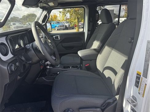 Certified 2025 Jeep Gladiator Willys image 22