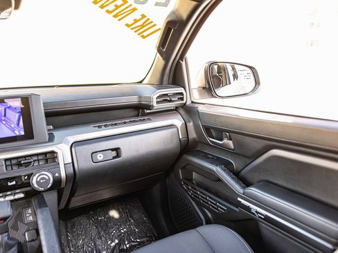 Used 2025 Toyota Tacoma TRD Sport image 38