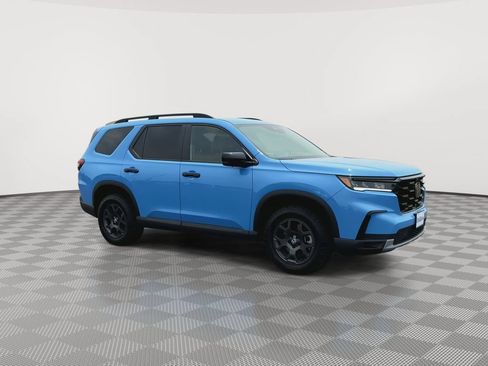 Used 2024 Honda Pilot TrailSport image 2