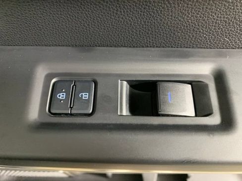 Used 2022 Toyota Tundra SR5 AWD/4WD image 32