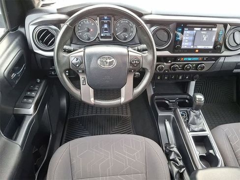 Used 2017 Toyota Tacoma TRD Sport image 21