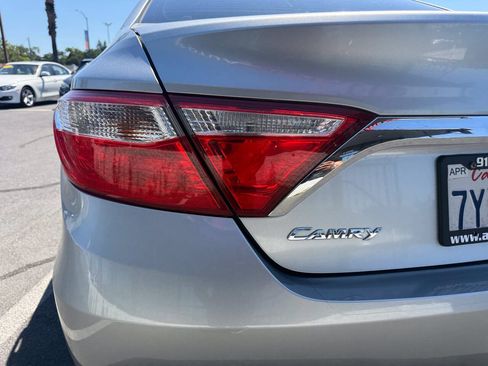 Used 2017 Toyota Camry XLE w/ Moonroof Package FWD image 27