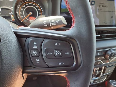 Used 2024 Jeep Gladiator Rubicon w/ Technology Group image 20