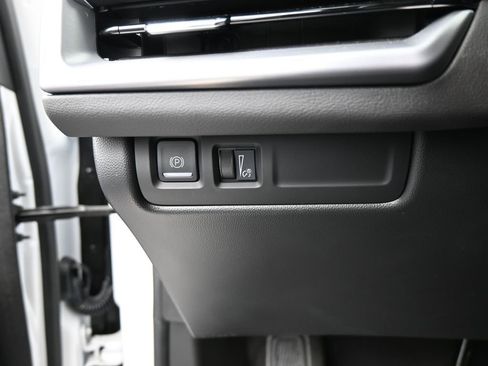 Used 2024 Cadillac XT4 Luxury w/ Cold Weather Package image 35