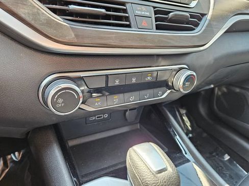 Used 2024 Nissan Altima 2.5 SV FWD image 30
