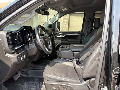 Used 2024 Chevrolet Silverado 2500 LTZ AWD/4WD image 16