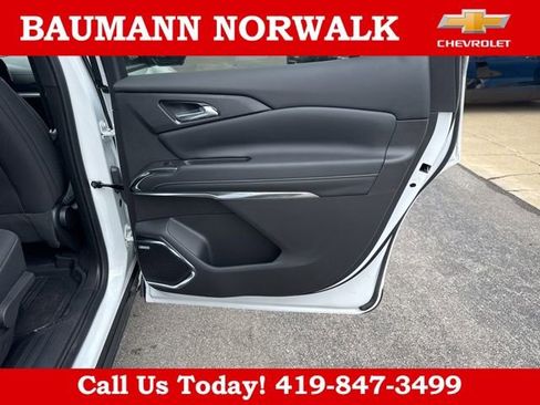 New 2025 Chevrolet Traverse LT w/ Enhanced Driving Package FWD image 41