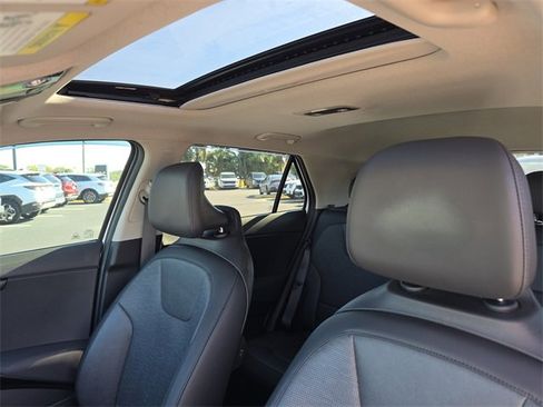 Certified 2024 Kia Niro SX image 24