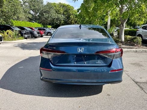 Used 2025 Honda Civic Sport image 5