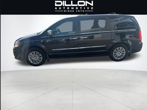 Used 2015 Chrysler Town & Country Limited Platinum FWD image 4