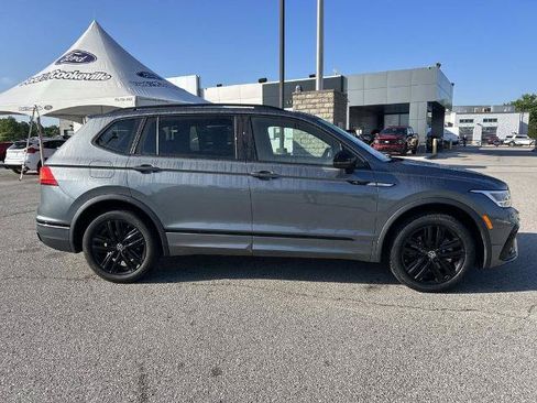 Used 2022 Volkswagen Tiguan SE R-Line FWD image 3