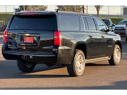 Used 2019 Chevrolet Suburban LT image 5