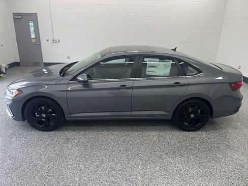 New 2026 Volkswagen Jetta SE image 2