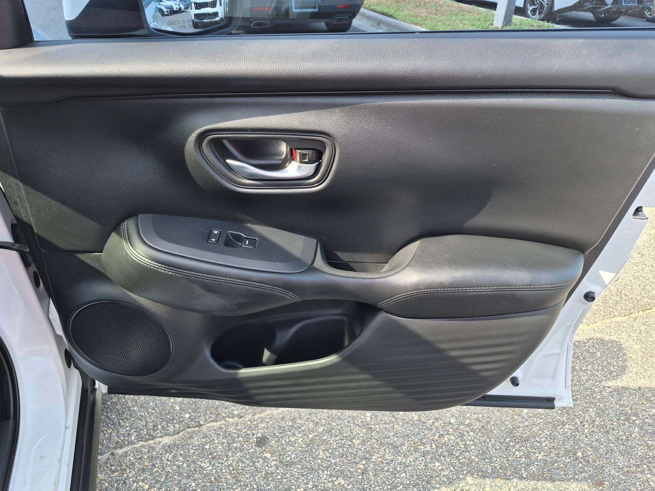 Used 2025 Honda HR-V LX image 32