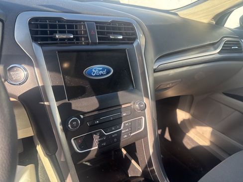 Used 2018 Ford Fusion SE w/ Fusion SE Technology Package image 10