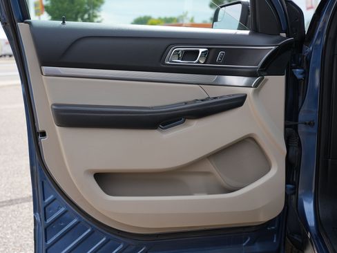 Used 2018 Ford Explorer XLT w/ Equipment Group 202A AWD/4WD image 15