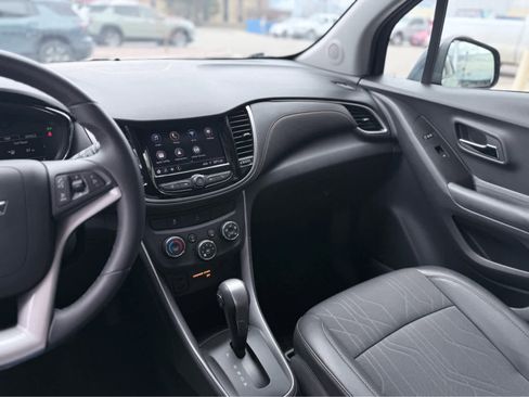 Used 2022 Chevrolet Trax LT w/ LT Convenience Package image 23
