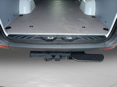 Used 2025 Mercedes-Benz Sprinter 2500 image 28