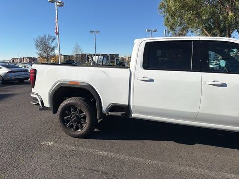 Used 2025 GMC Sierra 2500 AT4 image 8