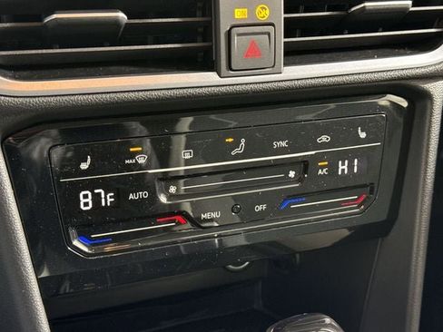 New 2025 Volkswagen Taos SE image 17