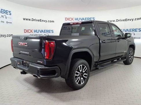Used 2024 GMC Sierra 1500 AT4 w/ Technology Package AWD/4WD image 4