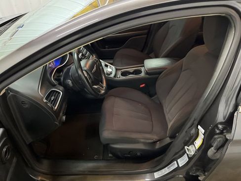 Used 2015 Chrysler 200 Limited w/ Convenience Group image 25