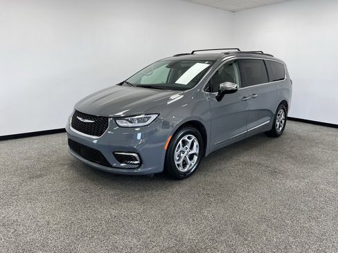 Used 2023 Chrysler Pacifica Limited image 18