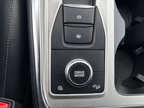 Used 2022 Ford Explorer XLT w/ Equipment Group 202A image 29