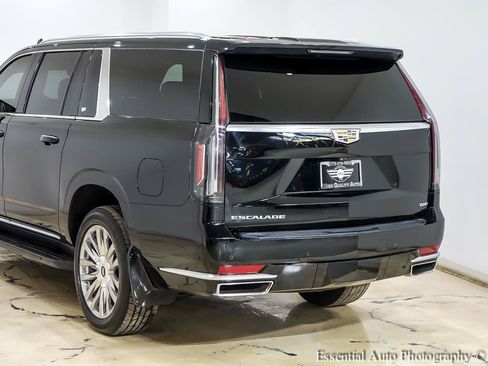 Used 2022 Cadillac Escalade ESV Premium Luxury AWD/4WD image 9