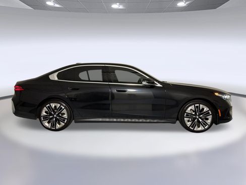 Used 2025 BMW 530i RWD image 8
