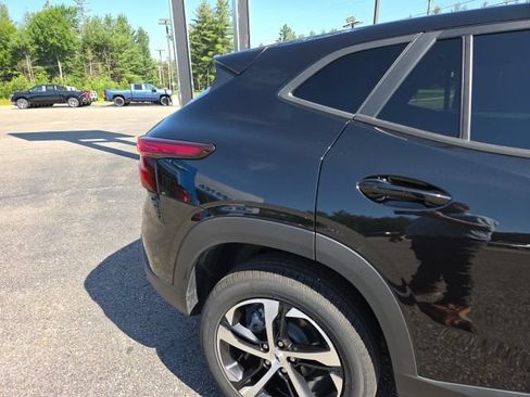 Used 2024 Chevrolet Trax RS w/ Driver Confidence Package FWD image 28