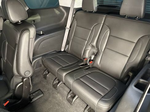 Used 2023 GMC Acadia SLT AWD/4WD image 20