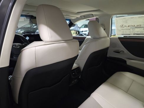 New 2025 Lexus ES 350 w/ Premium Package image 10