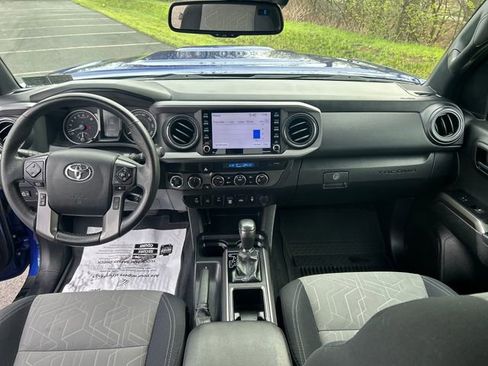 Used 2022 Toyota Tacoma TRD Sport w/ Technology Package image 12