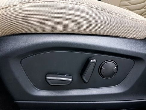 Used 2021 Ford Explorer XLT image 19