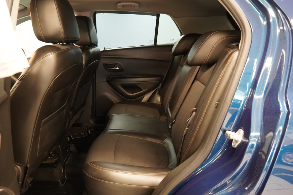 Used 2020 Chevrolet Trax LT w/ LT Convenience Package FWD image 25