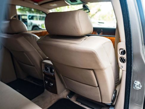 Used 2004 Rolls-Royce Phantom Sedan RWD image 33