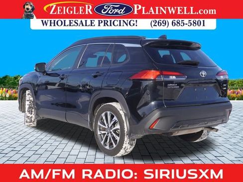 Used 2023 Toyota Corolla Cross XLE w/ Convenience Package image 2