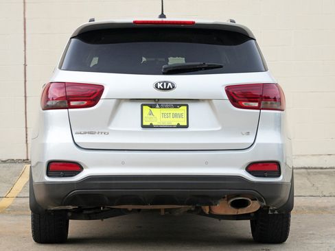 Used 2020 Kia Sorento S FWD image 10