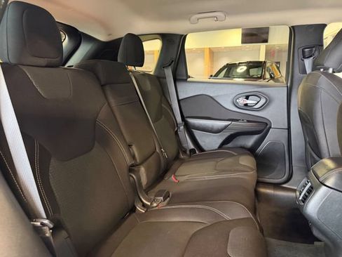 Used 2015 Jeep Cherokee Latitude w/ Comfort/Convenience Group AWD/4WD image 22