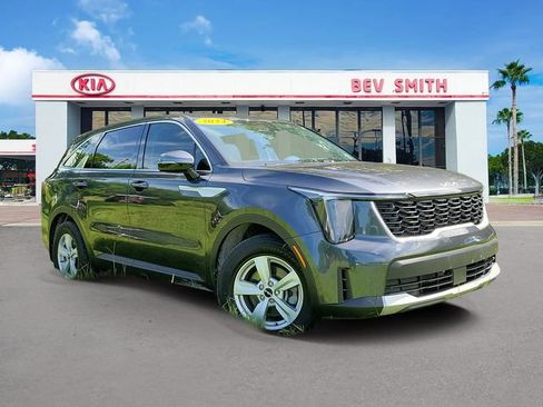 Certified 2024 Kia Sorento LX FWD image 1
