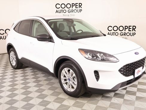Used 2022 Ford Escape SE image 1