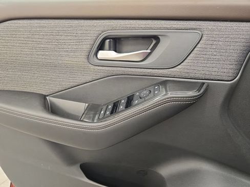 Used 2021 Nissan Rogue SV FWD image 31