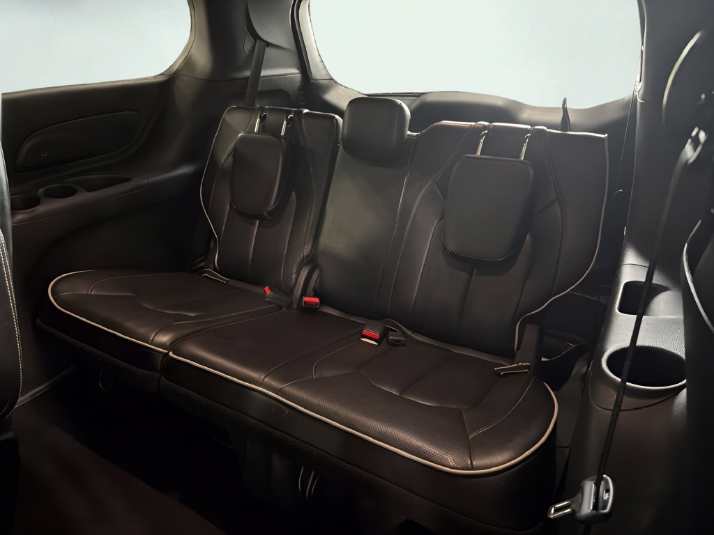 Used 2025 Chrysler Pacifica Limited FWD image 11